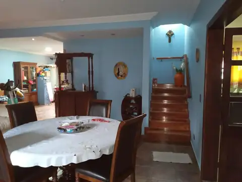 Casa 5 ambientes con 3 baños
