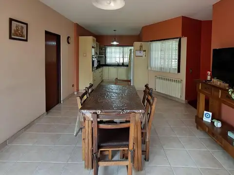 Casa en venta, 6 ambientes, única. Ramos Mejía
