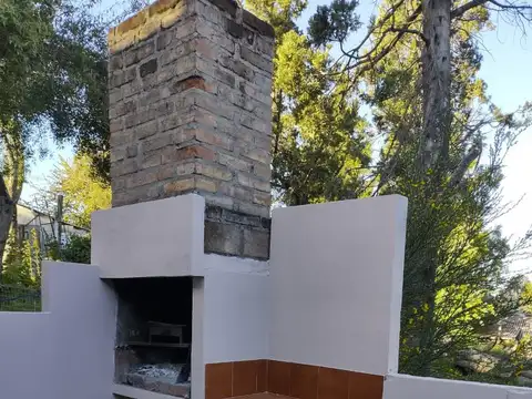 Casa 2 dormitorios en  Barrio Belgrano, en venta con renta