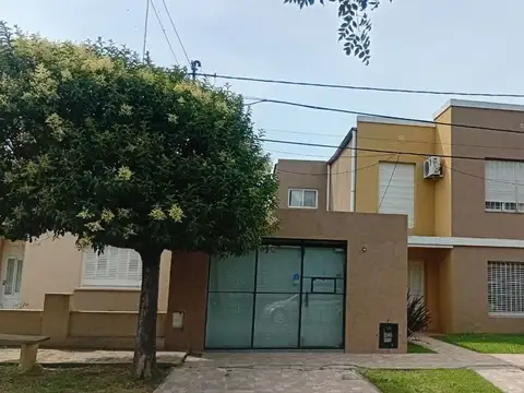 CASA EN VENTA , 4 AMBIENTES I LUJAN I APTO CREDITO