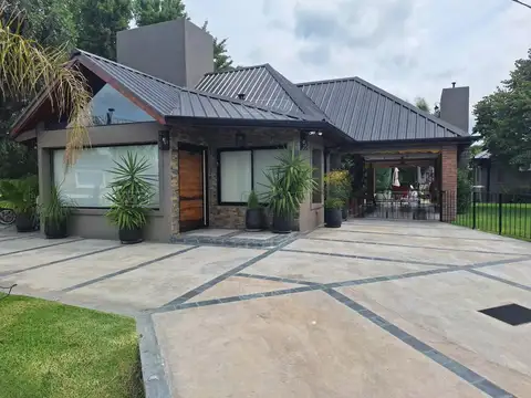 Casa  en Venta en Banco Provincia, Francisco Álvarez, Moreno