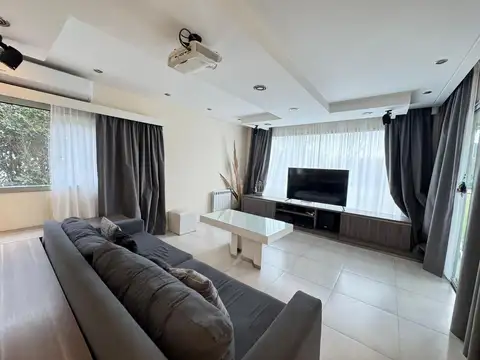 Casa 7 ambientes con 2 baños
