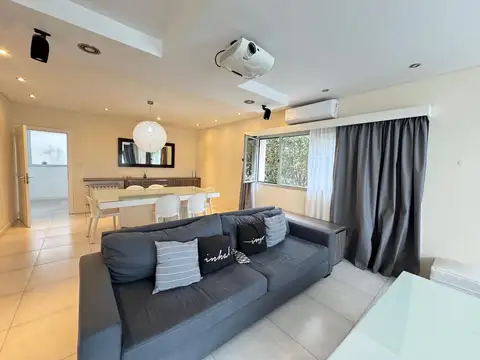 Casa 6 ambientes con 2 baños