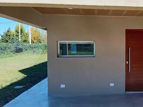 Casa en Alquiler con 1 cochera