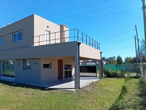 ALQUILER - Casa 2 dormitorios Roldan