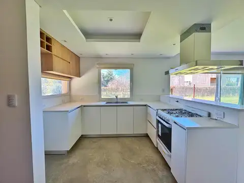 Casa en Alquiler con 1 cochera