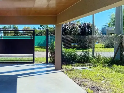 Casa en Alquiler con 1 cochera