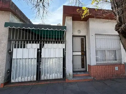 Alquiler PH 2 ambientes con patio y cochera cubierta