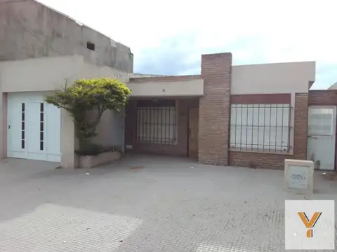 Casa en venta - 2 Dormitorios 2 Baños - Cochera - 500Mts2 - Salto