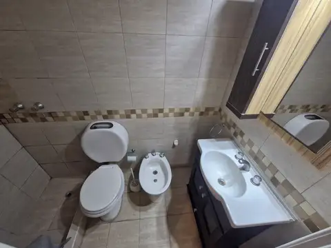 Monoambiente Refaccionado Dividido Proximo a Facultades Lateral Sup. 26 m²