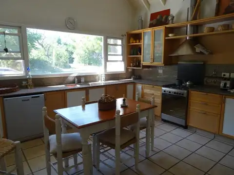 Casa en Venta con 2 cocheras