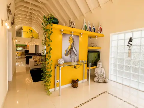 Casa en Venta con 6 cocheras