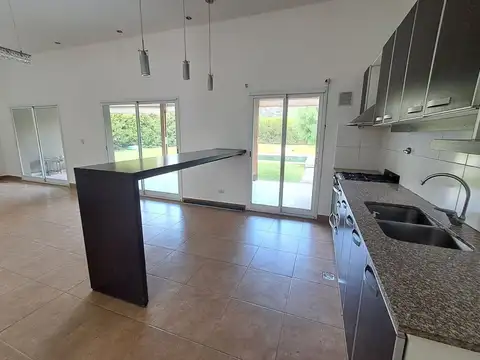Casa en Venta con 4 cocheras