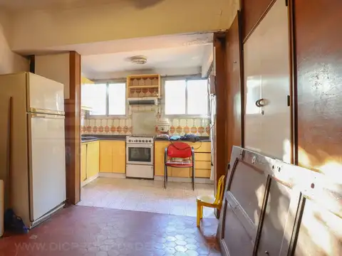 Casa 6 ambientes con 2 baños