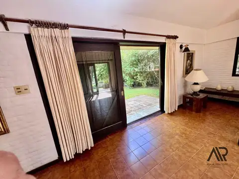 Casa 5 ambientes con 3 baños