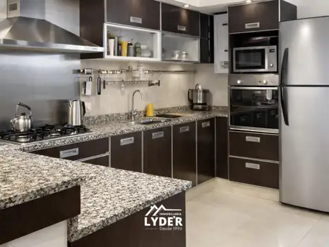 Depto Tipo Casa en Venta de 8 ambientes