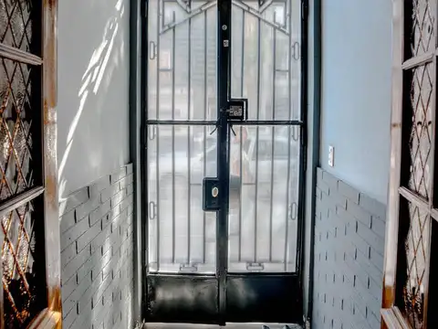 Depto Tipo Casa 4 ambientes con 2 baños