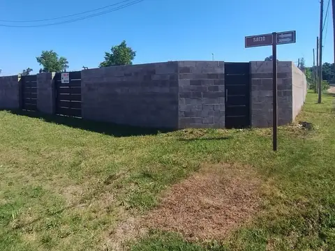 VENTA DE  LOTE CON MEDIANERA Y PORTONES DE HIERRO
