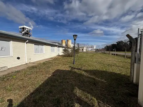 Oficina 10 ambientes con 5 baños