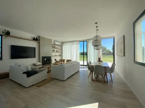 Casa 3 ambientes con 2 baños