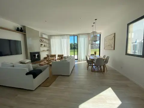 Casa en Venta con 1 cochera