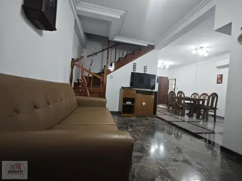 Casa 5 ambientes con 3 baños