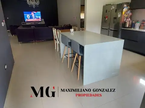 Casa 4 ambientes con 3 baños