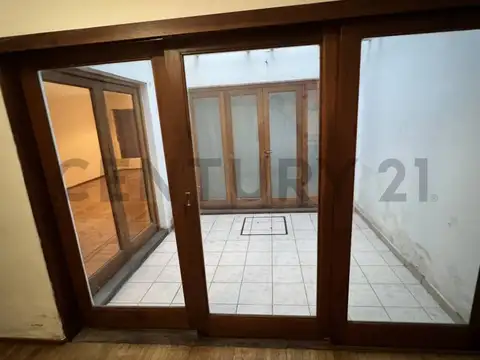 Casa 7 ambientes con 1 baño