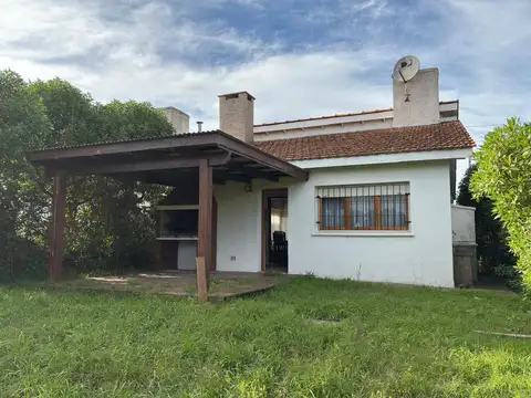 VENTA CASA PINAMAR OSTENDE 260 M2. APTO CRÉDITO
