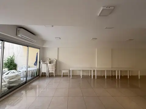 Venta departamento monoambiente con patio en Recoleta.