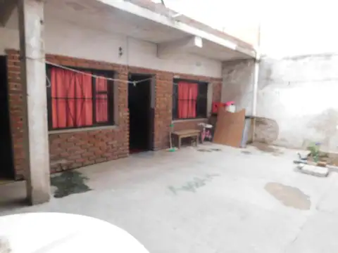 Casa 8 ambientes con 3 baños