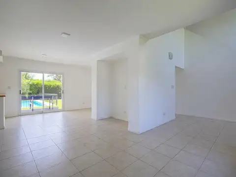Casa en Alquiler en Pilar del Este - Los Jazmines, USD 1.400