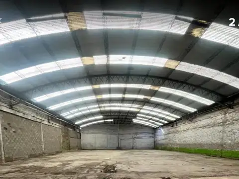 Imponente depósito sobre Av a 4 cuadras estacion Grand Bourg