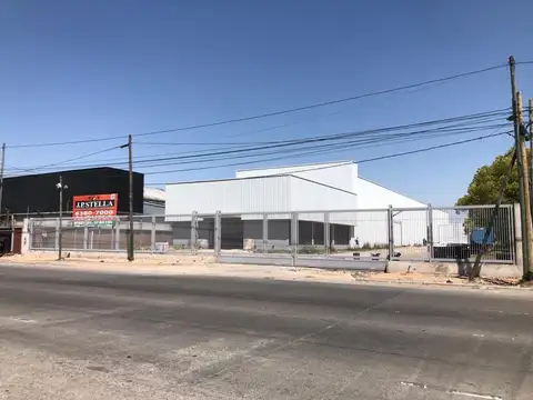 Fracción Industrial (Local, Galpones y Estacionamiento)  2440 m² Cub. y 3.267 m² Libres - 9 De Abril