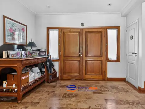 Casa en Venta con 6 cocheras