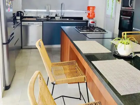Casa en Venta con 6 cocheras