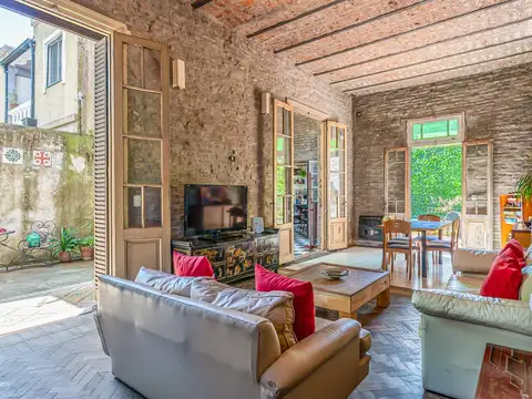 CASA - VENTA - 4 AMBIENTES - SUITE - JARDÍN - COCHERA - PLAYROOM - VILLA URQUIZA