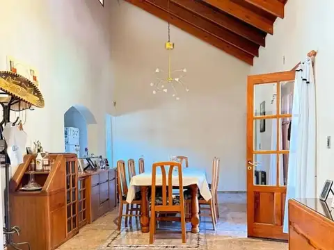 Casa 7 ambientes con 5 baños