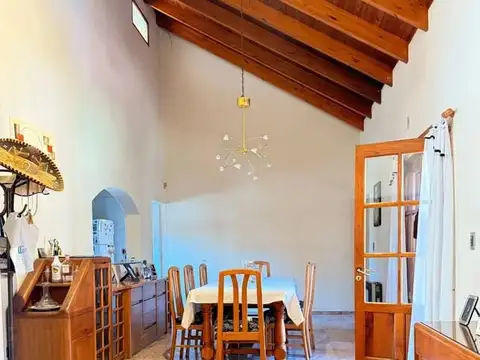 Casa 6 ambientes con 5 baños