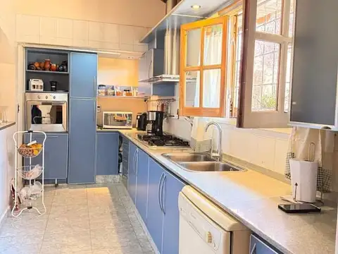 Casa en Venta con 3 cocheras