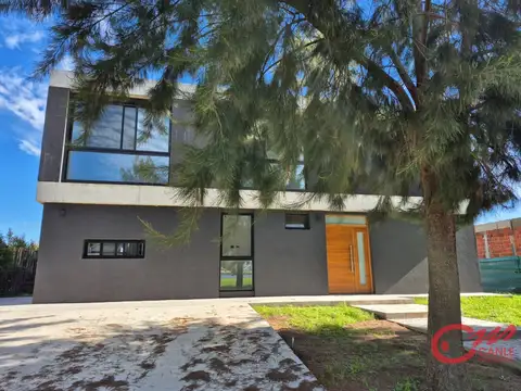 Casa en venta de 4 dormitorios El Naudir a la laguna