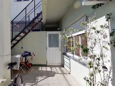 CASA MULTIFAMILIAR CON TERRAZA