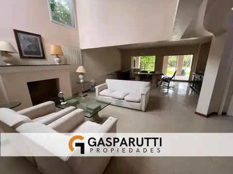 Casa 4 ambientes con 4 baños