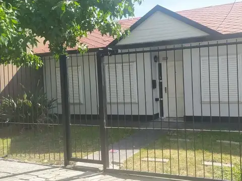 ALQUILER CASA 3AMB BARRIO ALTOS D PODESTA C/JARDIN