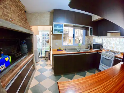 Casa 6 ambientes con 3 baños