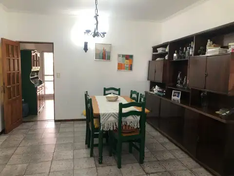 Casa en Venta con 4 cocheras