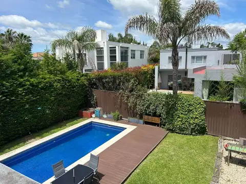 Casa en Venta con 2 cocheras