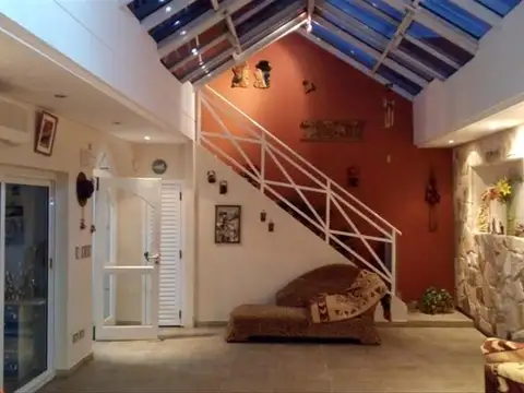 Casa 5 ambientes con 1 baño