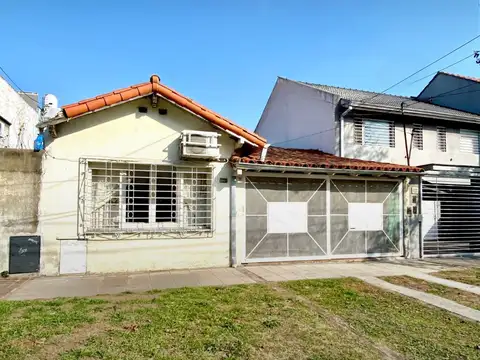 CASA EN VENTA – UNA PLANTA – CENTRO DE BERNAL – ¡APTO CRÉDITO!