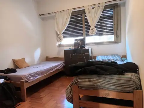 56 E/ 6 Y 7: DEPTO EN VENTA DE 3 DORMITORIOS AL FRENTE